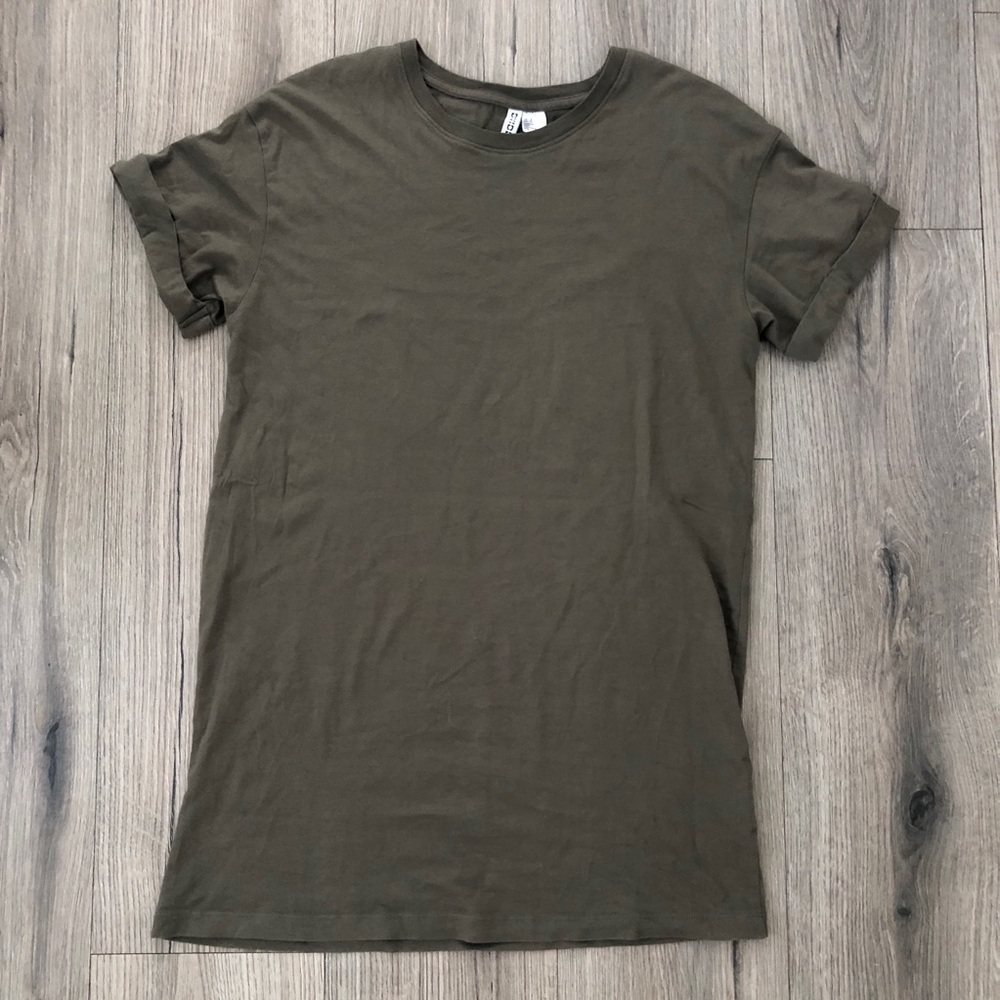 Women’s H&M Olive Green Long Tee Shirt Top Rolled Sleeves Small